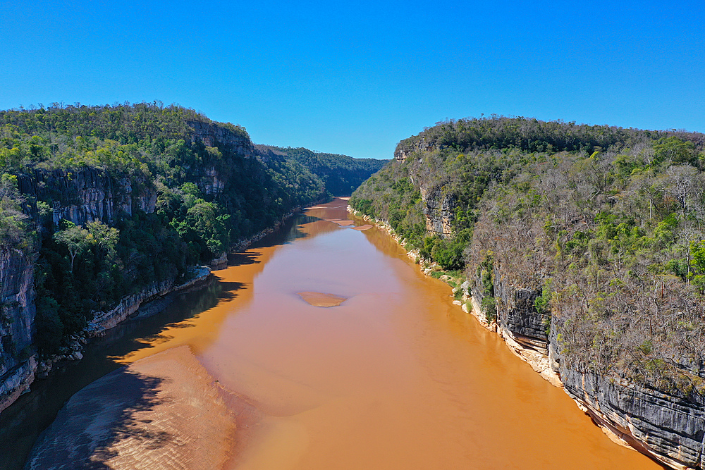 Manambolo River at Bekopaka, Parc National des Tsingy de Bemaraha, UNESCO World Heritage Site, Tsiribihina region, Madagascar, Africa