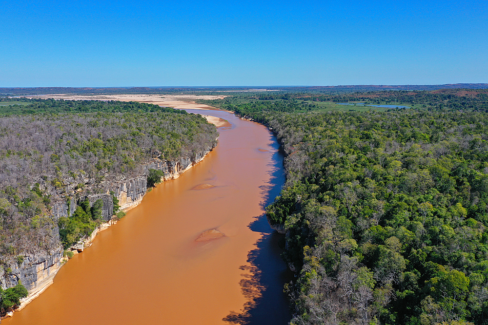 Manambolo River at Bekopaka, Parc National des Tsingy de Bemaraha, UNESCO World Heritage Site, Tsiribihina region, Madagascar, Africa