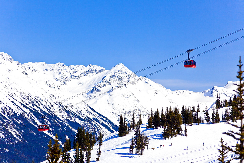 Peak 2 Peak Gondola, between Whistler and Blackcomb mountains, Whistler Blackcomb Ski Resort, Whistler, British Columbia, Canada, North America