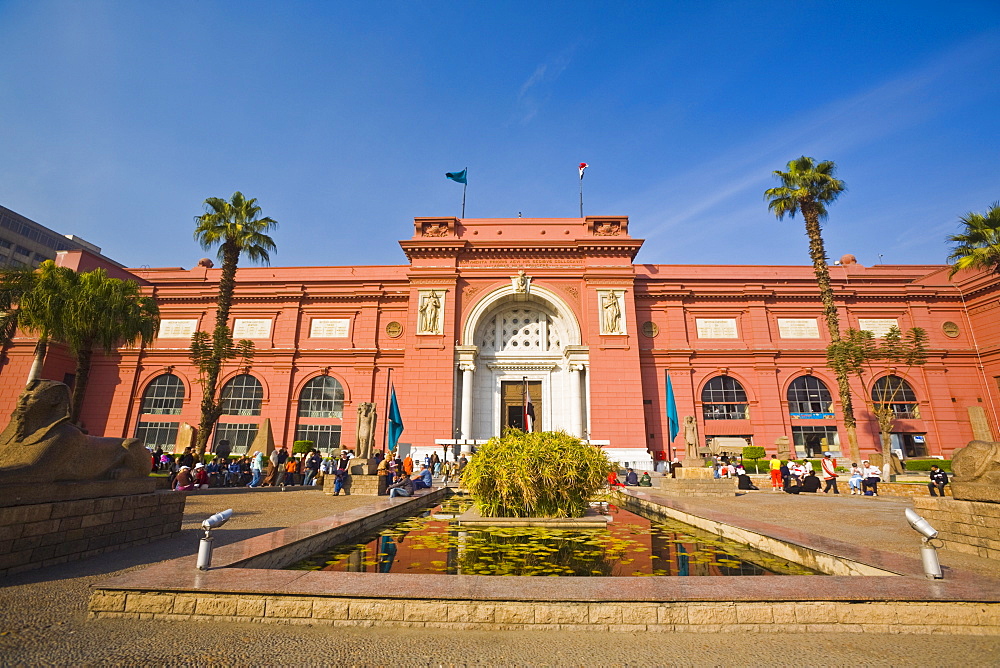 Exterior, The Museum of Egyptian Antiquities (Egyptian Museum), Cairo, Egypt, North Africa, Africa