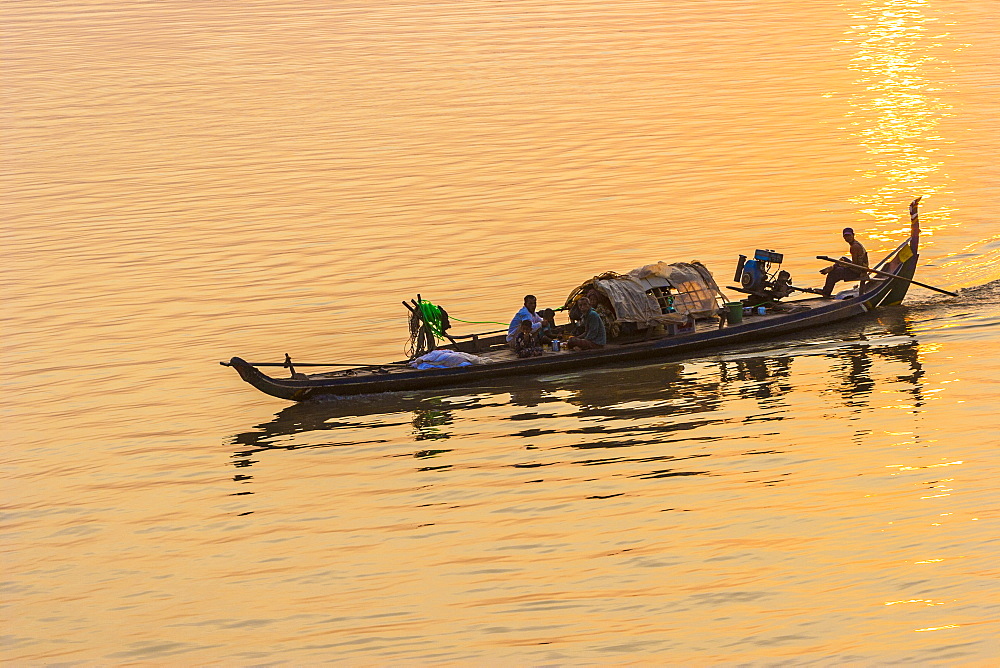 Fishermen at sunrise, Tonle Sap River, Phnom Penh, Cambodia, Indochina, Southeast Asia, Asia