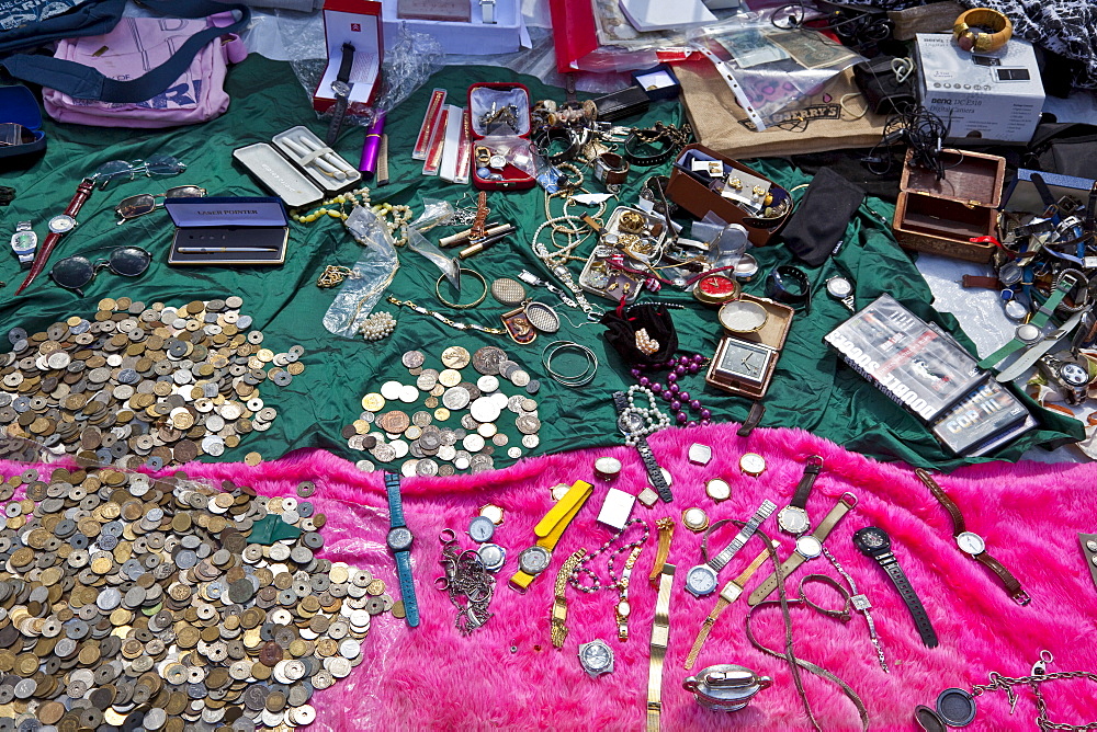 Thieves market, Les Puces de Saint-Ouen Flea Market, Porte de Clignancourt, Paris, France, Europe