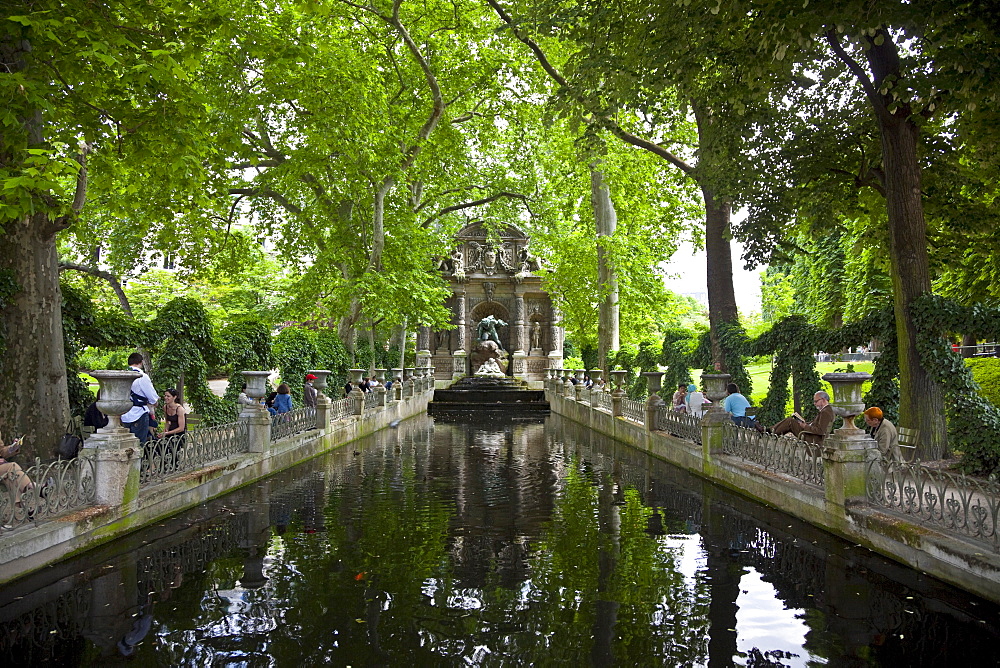 Fontaine de Medicis, Jardin du Luxembourg, Paris, France, Europe