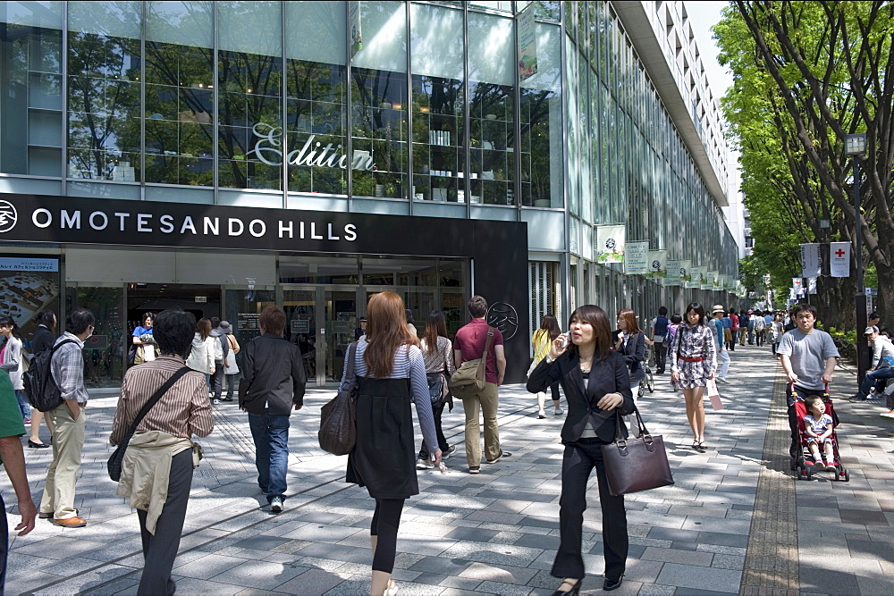 Omotesando Hills shopping center in the upmarket retail district of Tokyo's Shibuya ward, Tokyo, Japan, Asia