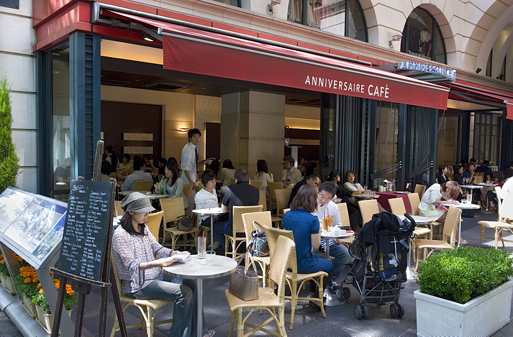 Anniversaire Cafe along Omotesando-dori Boulevard in upmarket retail district of Shibuya, Tokyo, Japan, Asia