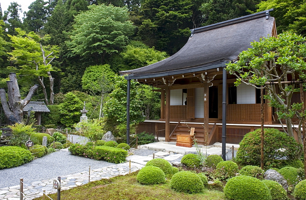 Main hall of Jakkoin Temple, the nunnery of Empress Kenreimon-in built in 1186, in village of Ohara, Kyoto, Japan, Asia