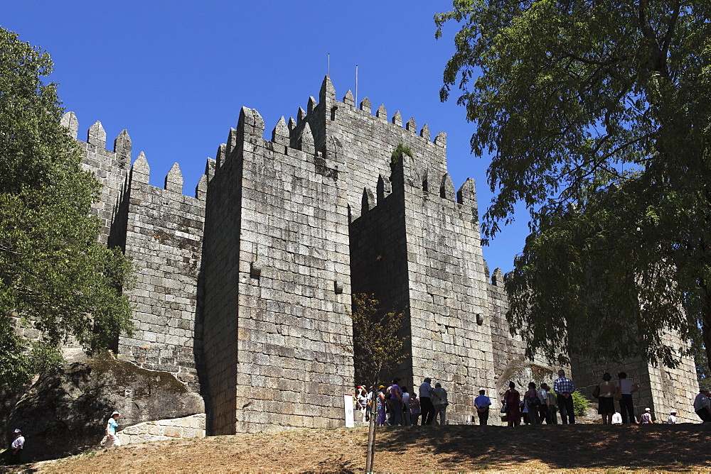 The walls of the medieval castle (Castelo de Guimaraes), UNESCO World Heritage Site, Old Town, Guimaraes, Minho, Portugal, Europe