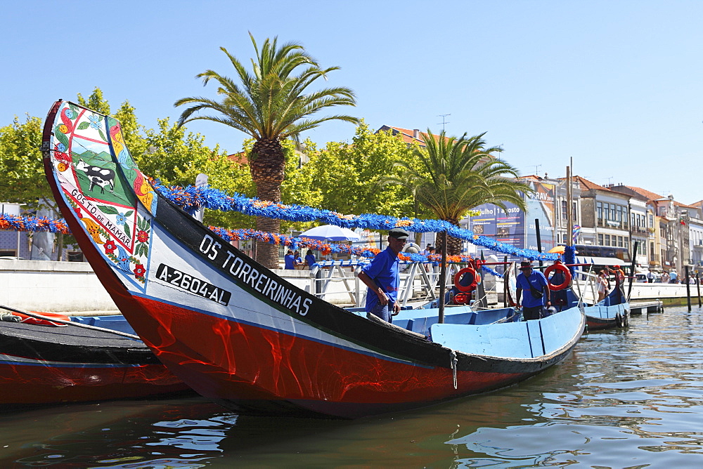 The crew prepares a colourful Moliceiro boat for a sightseeing tour along the canals of Aveiro, Beira Litoral, Portugal, Europe