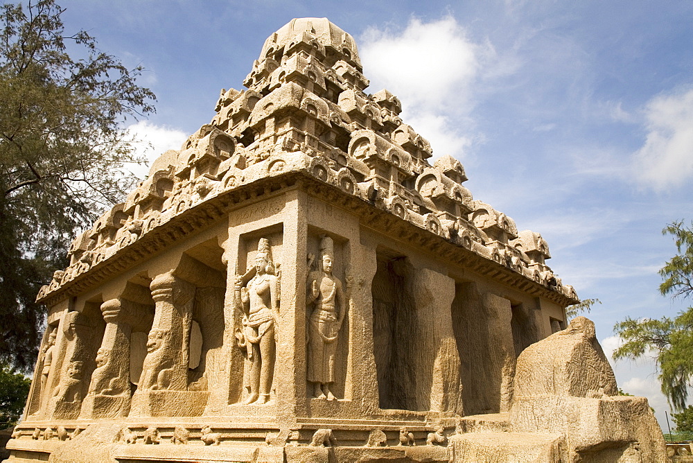 The stone Dharmaraja Ratha in the Five Rathas (Panch Rathas) complex at Mahabalipuram (Mamallapuram), UNESCO World Heritage Site, Tamil Nadu, India, Asia