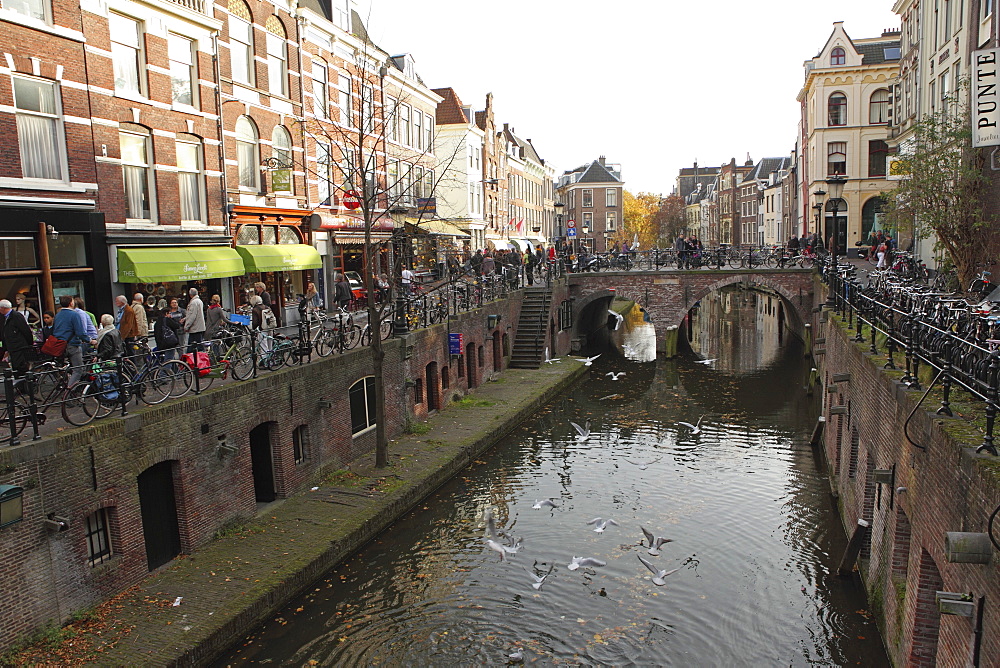 The busy Vismarkt shopping street runs along the Oudegracht canal in Utrecht, Utrecht Province, Netherlands, Europe