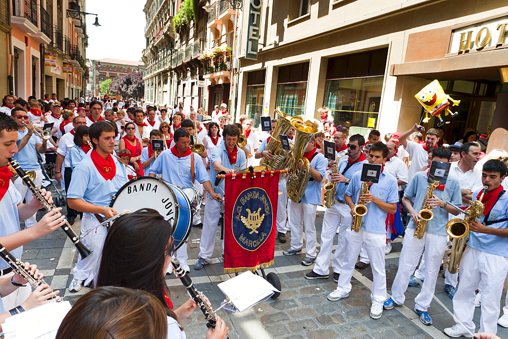 Street music bands, San Fermin festival, Pamplona, Navarra (Navarre), Spain, Europe