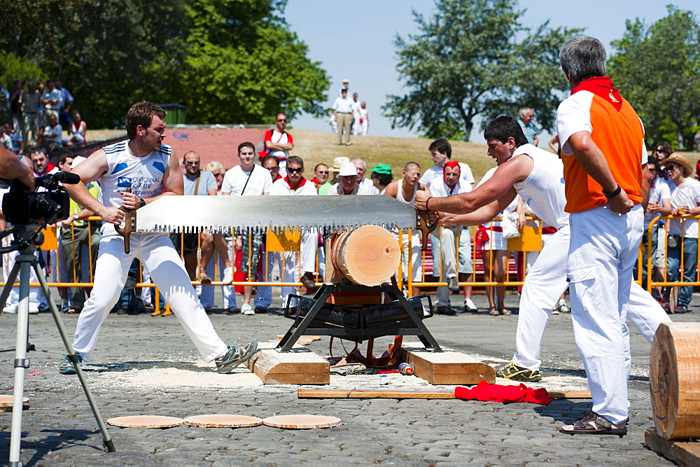 Rural sports, Plaza de los Fueros (Tribunals Square), San Fermin fetival, Pamplona, Navarra (Navarre), Spain, Europe