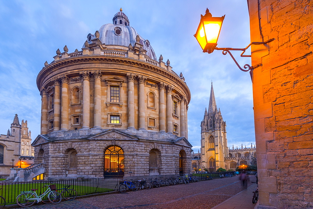 Radcliffe Camera and University Church of St. Mary the Virgin beyond, Oxford, Oxfordshire, England, United Kingdom, Europe