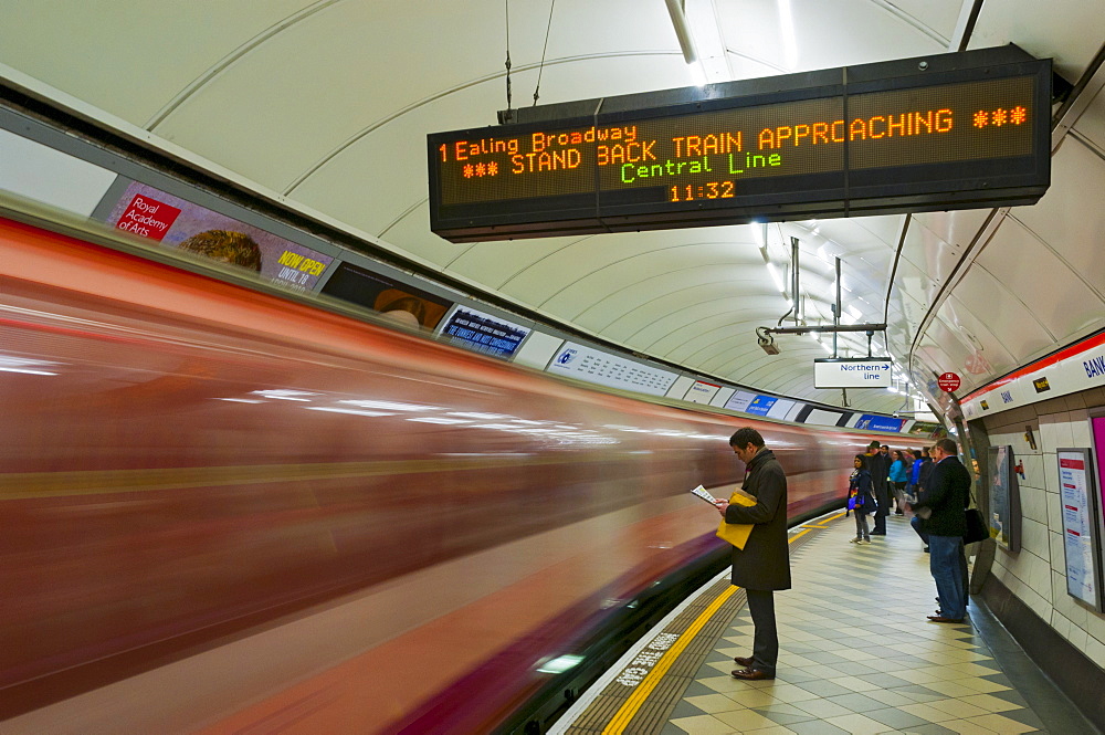 Bank Underground Station Central Line platform, London, England, United Kingdom, Europe