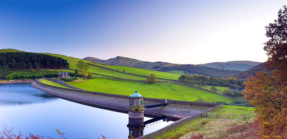 Kinder Reservoir (Hayfield Reservoir), Peak District National Park, Derbyshire, England