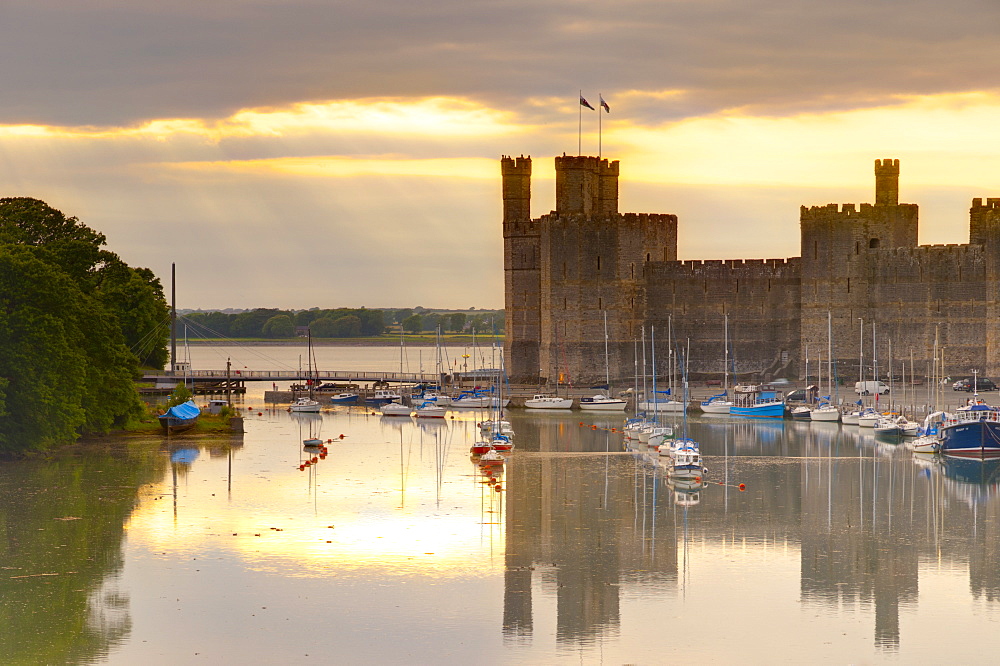 Caernarfon Castle, UNESCO World Heritage Site, Caernarfon, Gwynedd, Wales, United Kingdom, Europe