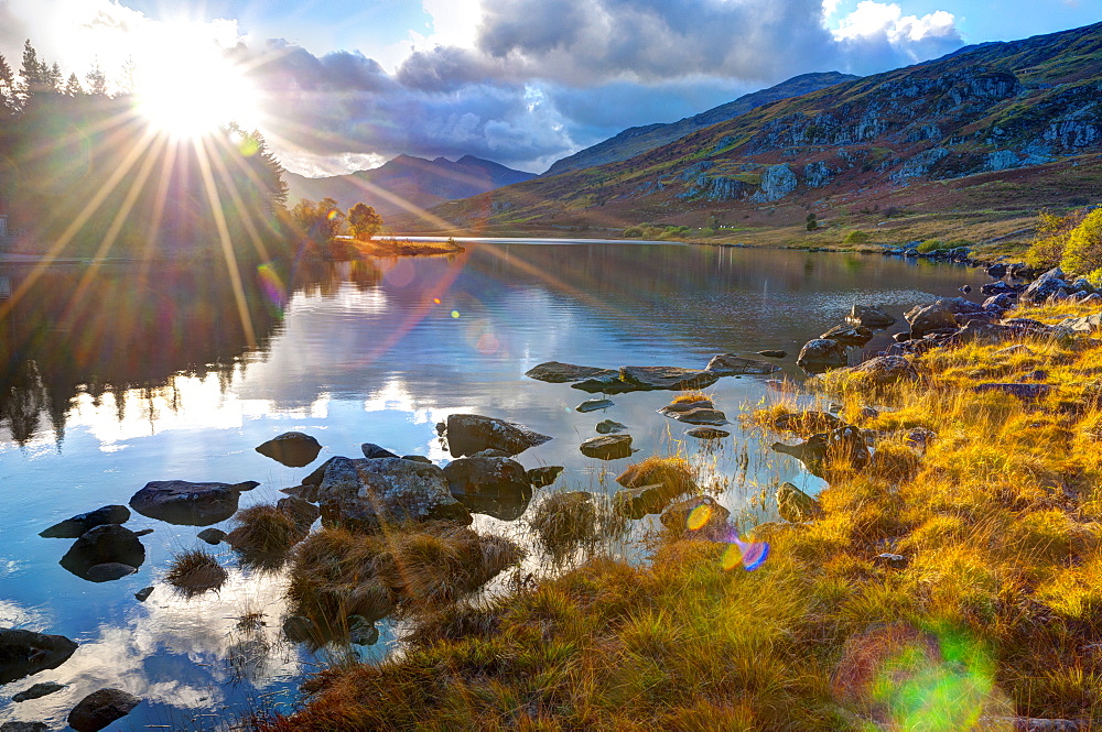 Dyffryn Mymbyr (Vale of Mymbyr), Llynnau Mymbyr (Mymbyr Lakes), Mount Snowdon beyond, Snowdonia National Park, Conwy-Gwynedd, Wales, United Kingdom, Europe