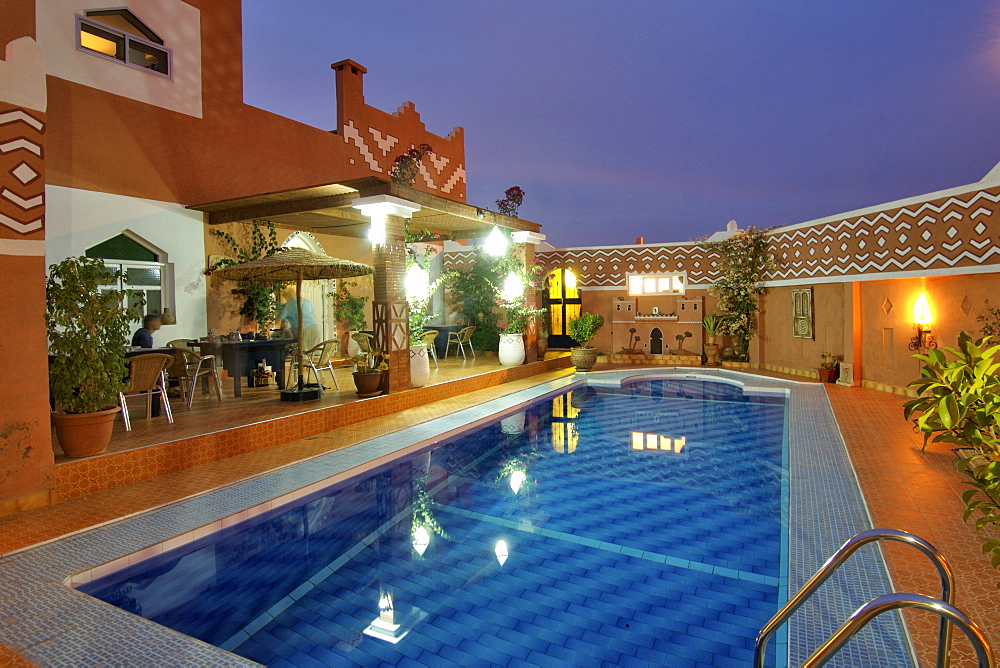 Courtyard and swimming pool of 'Le Petit Riad' in Ouarzazate in Morocco