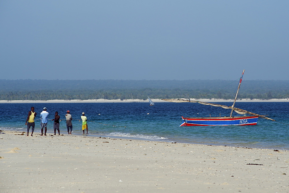 Fishermen pulling in their nets on Mogundula island in the Quirimbas archipelago in northern Mozambique, Indian Ocean, Africa