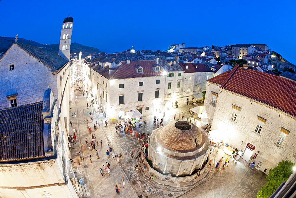 Big Onofrio's Fountain and the Stradun (main street) in the old town of Dubrovnik, UNESCO World Heritage Site, Adriatic Coast, Croatia, Europe