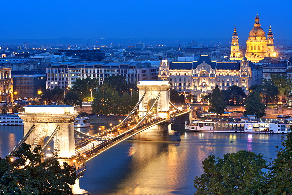 Szechenyi Chain Bridge, the Danube River, Gresham Palace and St. Stephen's Basilica, Budapest, Hungary, Europe