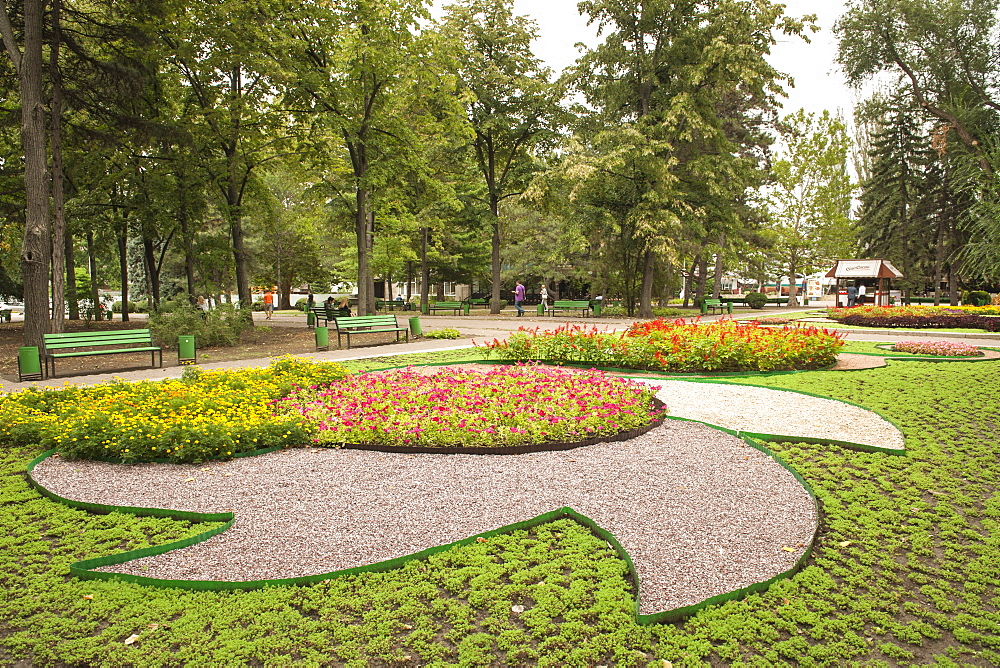 Parcul Stefan cel Mare (Stephen the Great Park) in Chisinau, the capital of Moldova, Europe