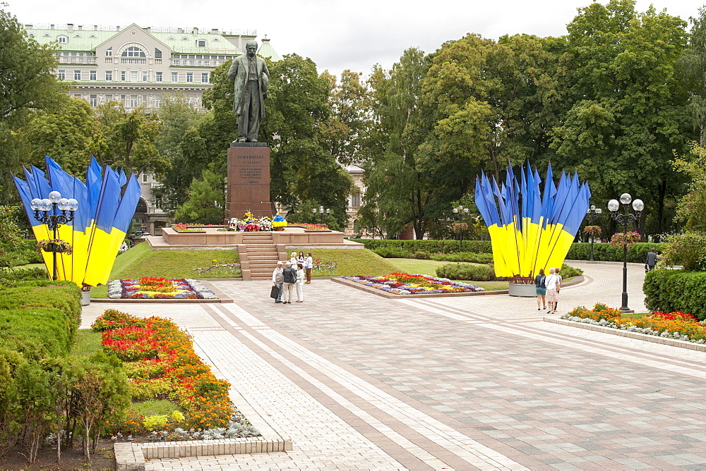 Statue of Tarasa Shevchenko and Ukrainain flags in Shevchenko Park in Kiev, the capital of the Ukraine, Europe