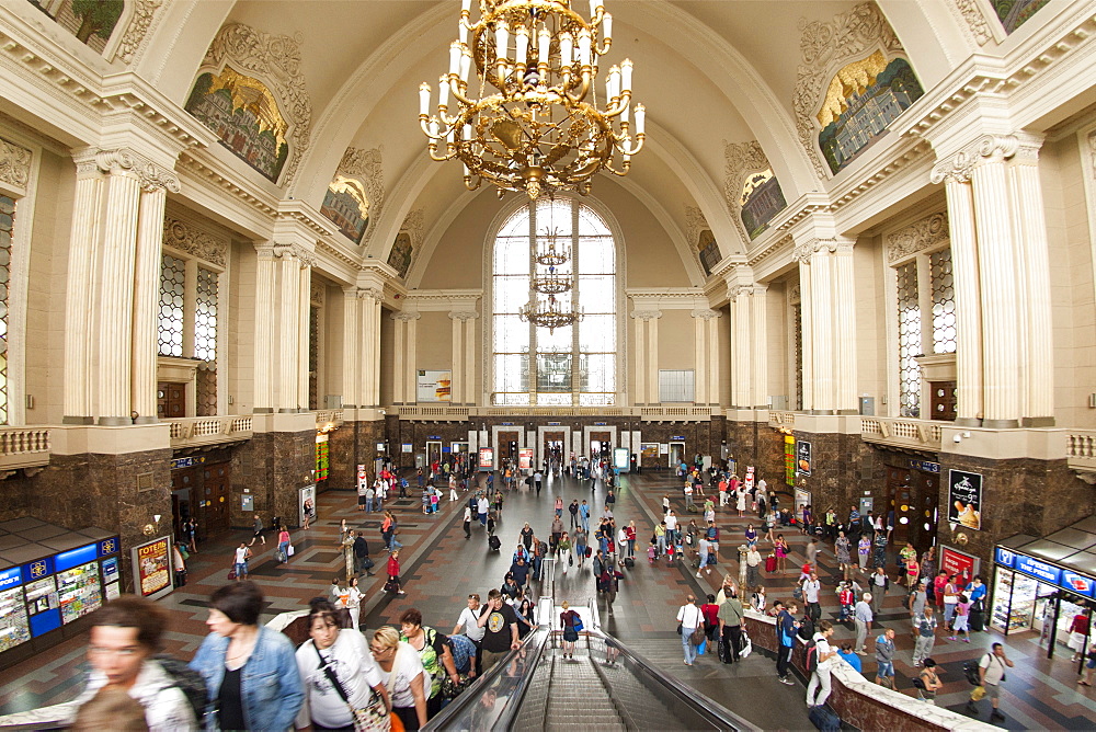 Main hall of the central train station in Kiev, Ukraine, Europe