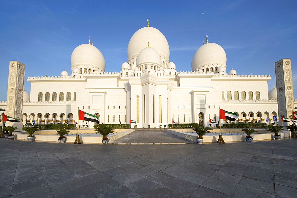 The Sheikh Zayed Grand Mosque in Abu Dhabi, capital of the United Arab Emirates.