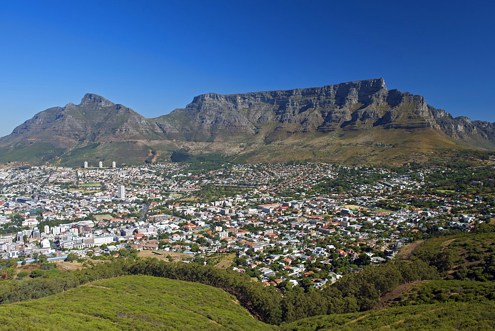 Table Mountain and the city of Cape Town. To the left is 'Devil's Peak' and to the right are the 'twelve apostles'.