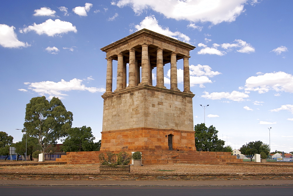 The Honoured Dead Memorial in Kimberley in the Northern Cape Province of South Africa. Designed by Sir Herbert Baker, it commemorates those who died in the siege of Kimberley during the Boer War (1899-1900)