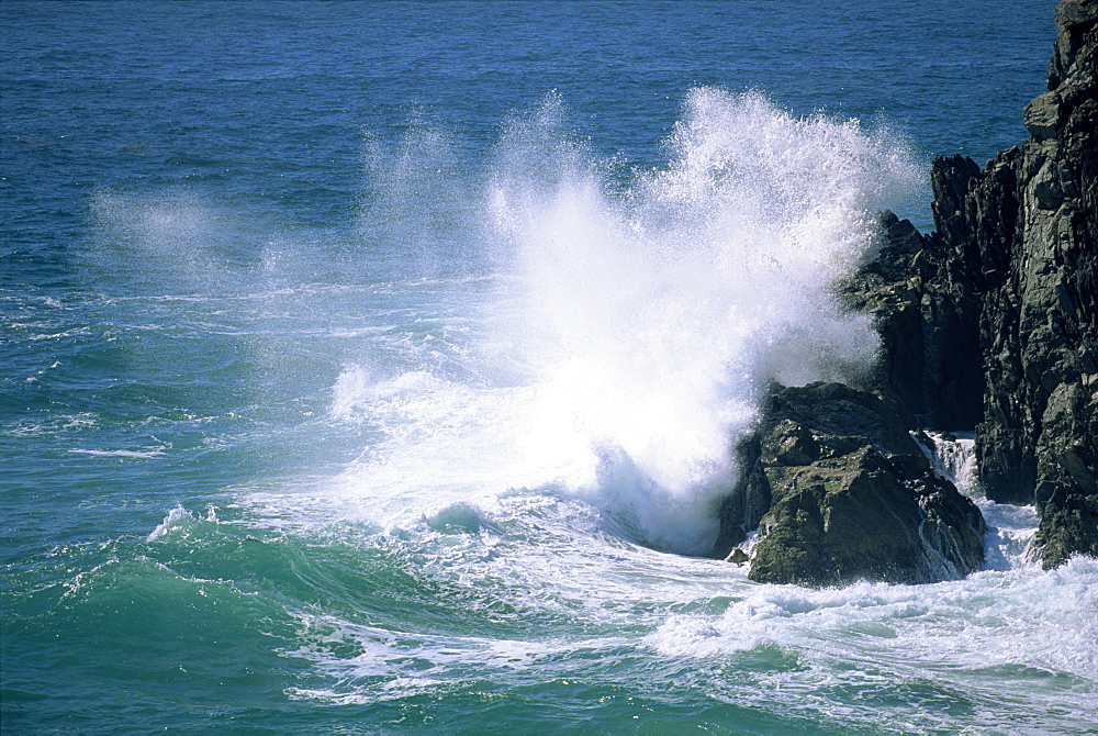 Surf crashing on the rocks at Cape Byron, most easterly point, named by Captain Cook after poet's grandfather, New South Wales, Australia, Pacific