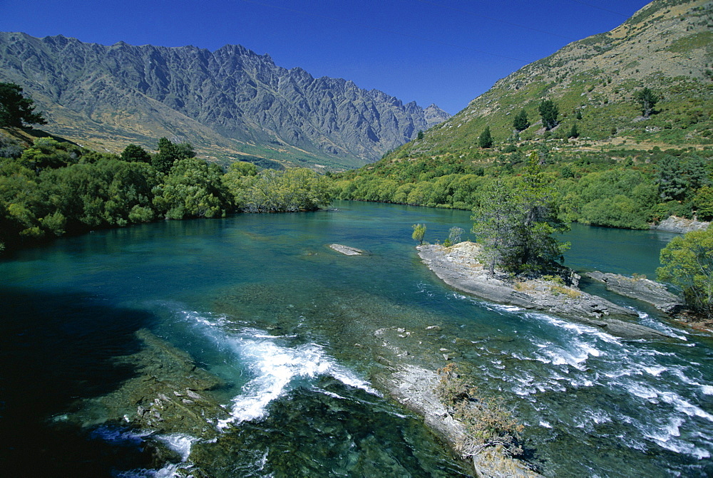 The Kawarau River, the outflow of Lake Wakatipu at Frankton, near Queenstown, with the Remarkables beyond, Otago, South Island, New Zealand, Pacific