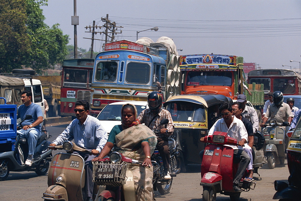 Traffic on Koregaon Road, Pune, Maharashtra state, India, Asia