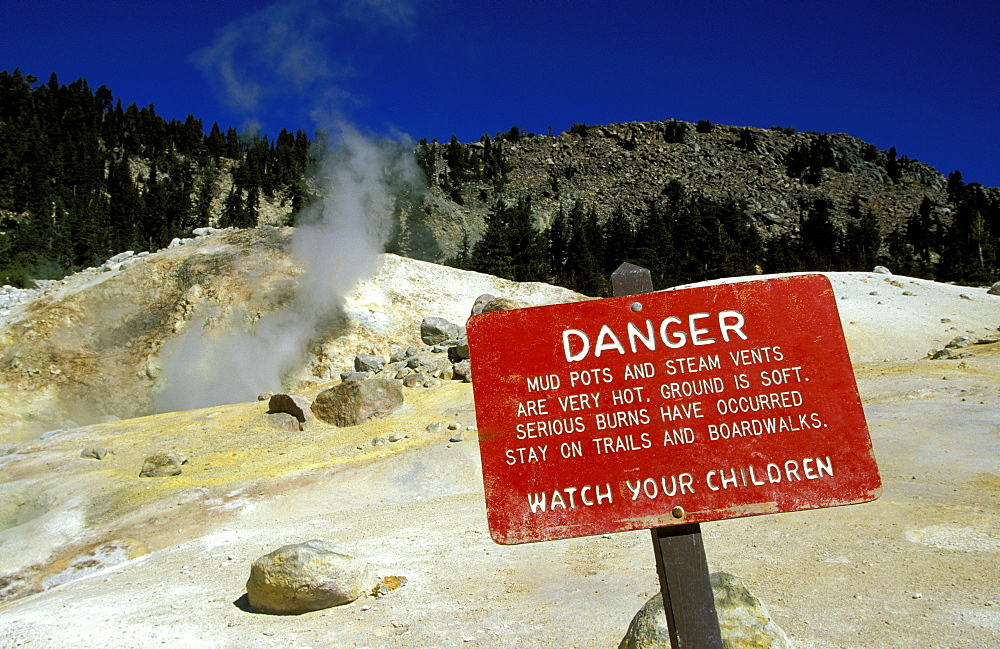 Sulphur deposits at 'Bumpass Hell', the largest area of mudpots and steam vents at this national park around Lassen Peak volcano, Lassen volcanic national park, California, Usa