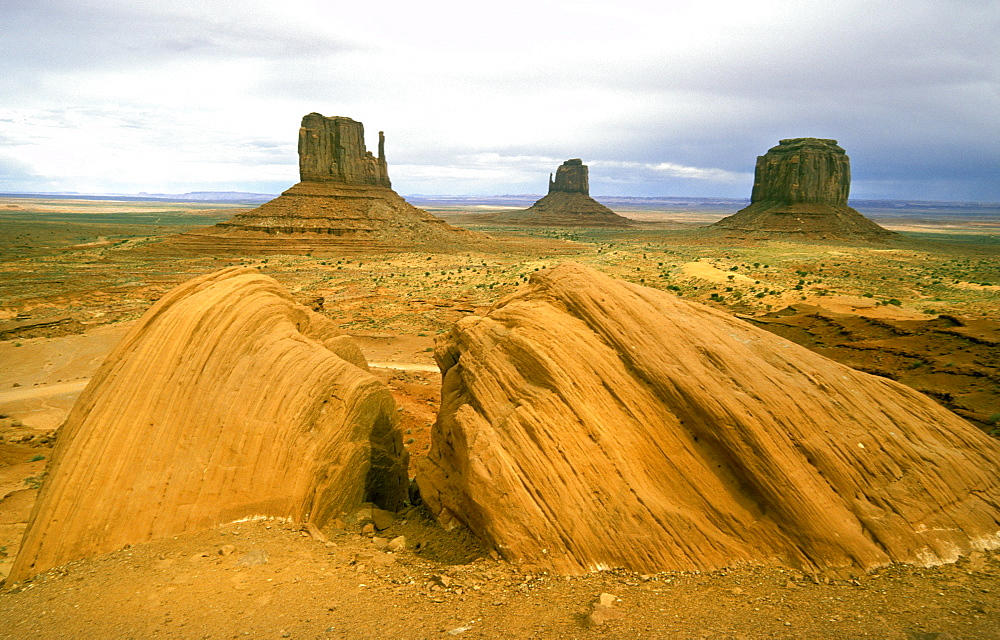 The eroded sandstone mesas and buttes of Monument Valley Tribal Park, a Navajo Nation reservation on the border with Utah, its scenery immortalised in many Western films, Monument Valley, Arizona, United States of America (USA), North America