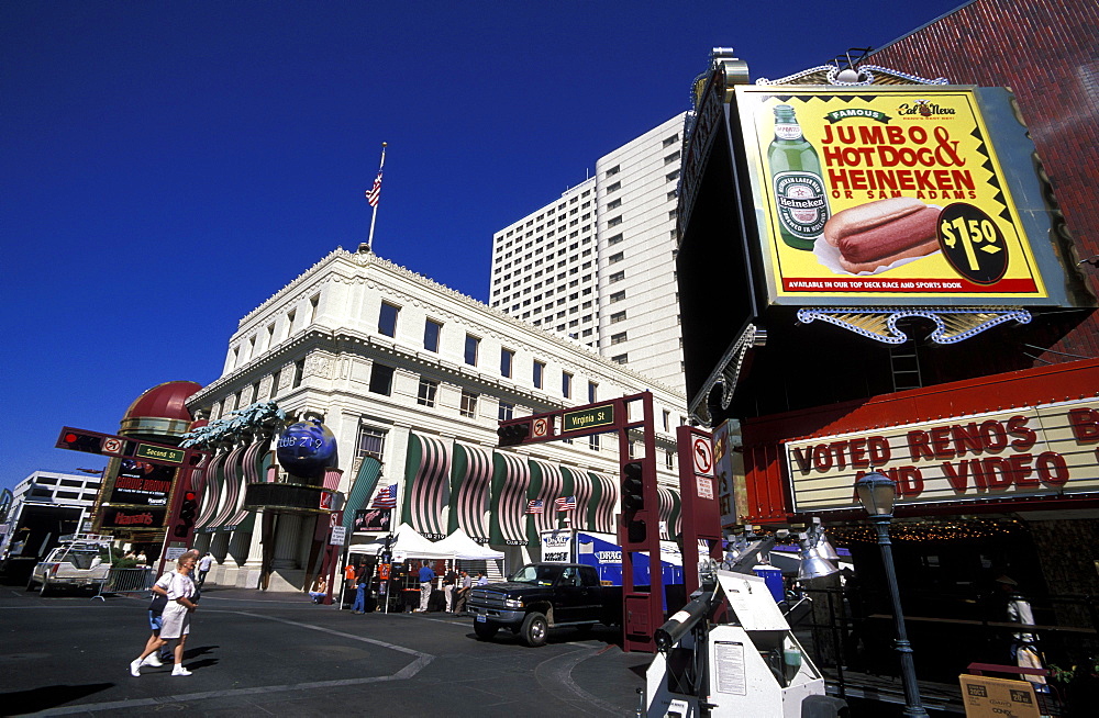 Corner of Virgina Street and Second Street in Reno, the glitzy little Las Vegas-style gambling city in the far west, Reno, Nevada, United States of America (), North America