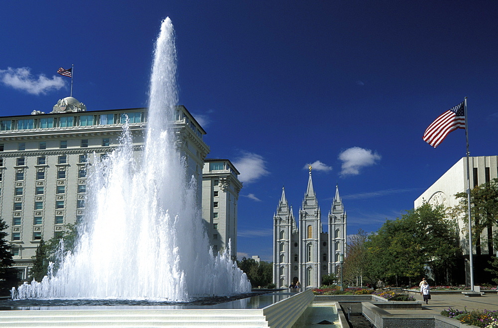 Looking towards the Salt Lake Temple past the Joseph Smith Memorial Building on Temple Square, world centre of the church of Jesus Christ of Latter Day Saints (the Mormons), Salt Lake City, Utah, USA