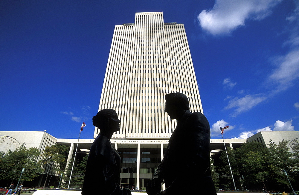 Mormon statues and the Church Office Building on Temple Square, world centre of the Church of Jesus Christ of Latter Day Saints (the Mormons), Salt Lake City, Utah, United States of America (USA), North America