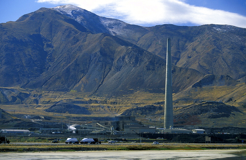 The Utah Smelter (1995) that services the nearby massive Bingham Canyon Copper Mine, The plant refines 99.9% pure copper & claims 99.9% removal of sulphur dioxide emissions, Great Salt Lake, Utah, United States of America (USA), North America