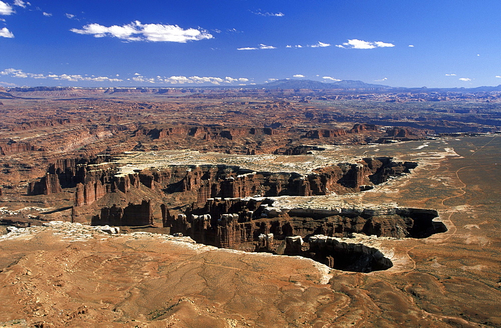 The White Rim sandstone bench in the north west of this spectacular park where the canyons of the Colorado and Green Rivers have dramatically eroded the Colorado plateau, Canyonlands National Park, Utah, United States of America (USA), North America