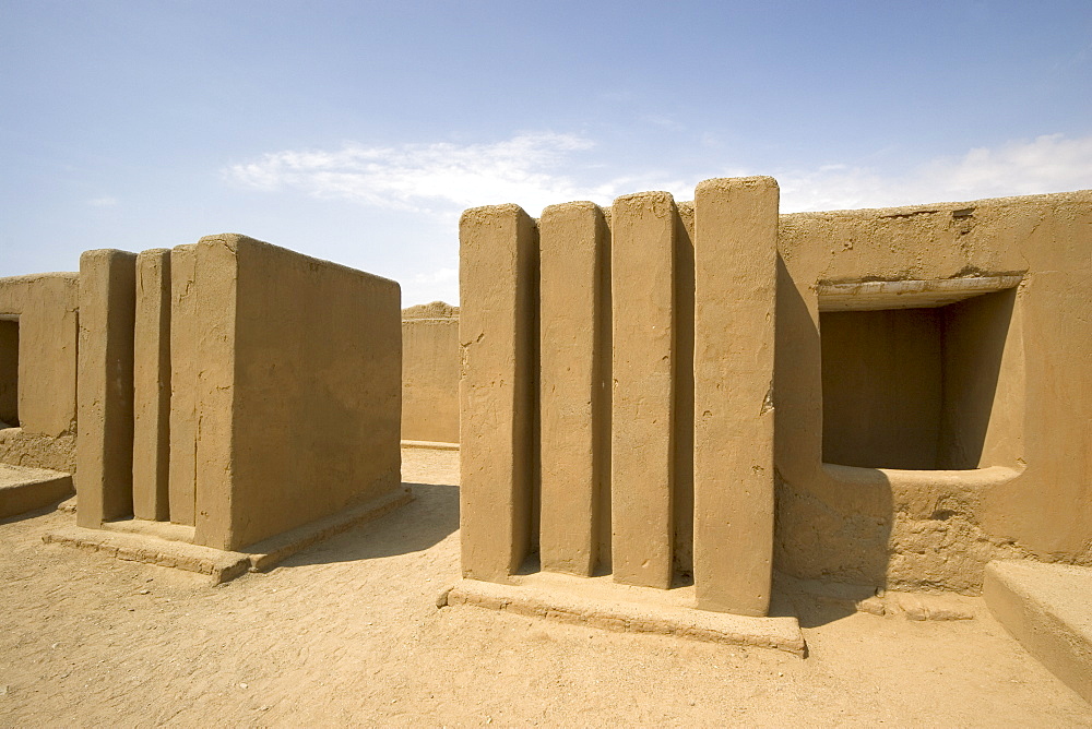 Entrance in the Tschudi Complex, one of the ten 'ciudadelas' at Chan Chan,  pre-Columbian America's largest adobe city and capital of the Chimu Empire until its 14th century conquest by the Incas, Chan Chan, UNESCO World Heritage Site, Moche Valley, Trujillo, Peru, South America