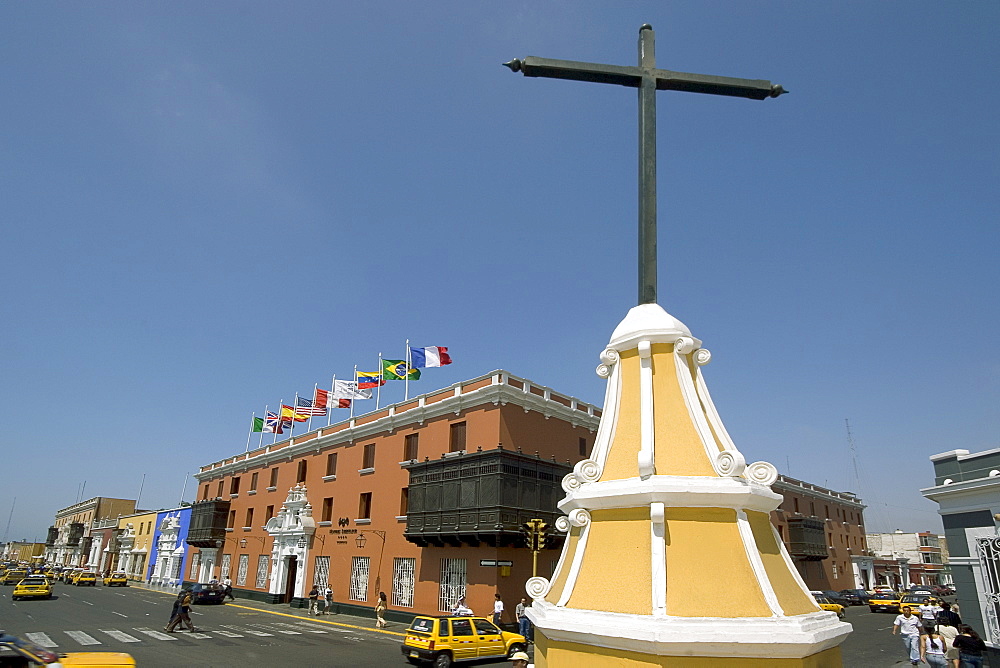 Cross outside the cathedral and the colonial-style Hotel Libertador Trujillo on the Plaza de Armas in the capital of the north, Trujillo, Peru, South America.

