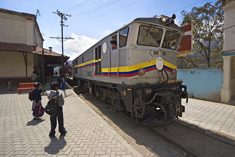 The famous train that travellers take to El Nariz del Diablo (The Devil's Nose) about to depart for Riobamba at this busy market town, Alausi, Chimborazo Province, Central Highlands, Ecuador, South America