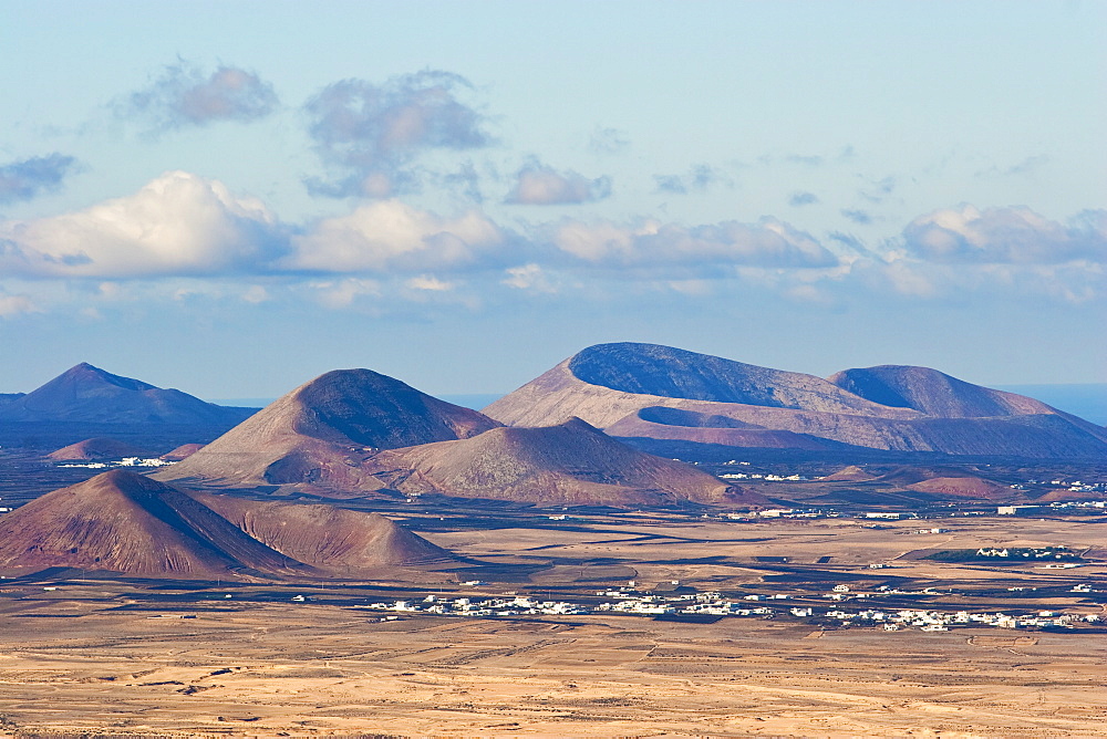 Cinder cones in the centre of the island near Tinajo, a relic of the island's active volcanic past, Lanzarote, Canary Islands, Spain, Atlantic Ocean, Europe