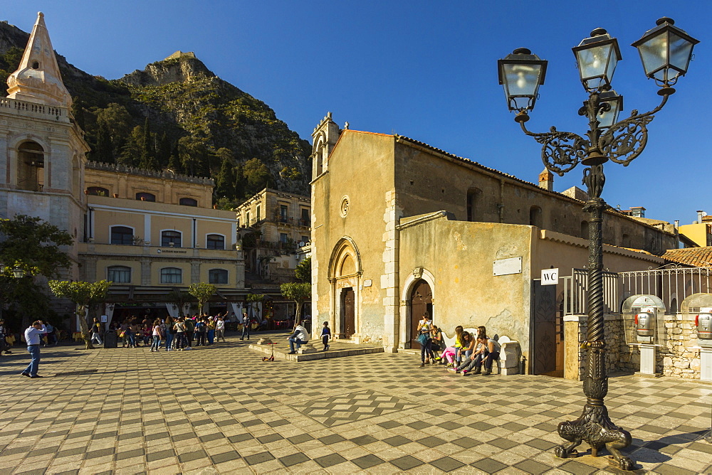 The 13th century Duomo and Piazza IX April on Corso Umberto in this popular NE tourist town, Taormina, Catania Province, Sicily, Italy, Mediterranean, Europe