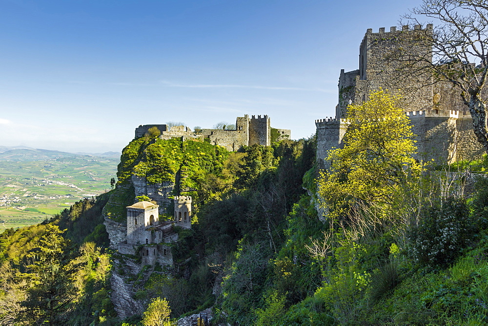 Saracen Arab era Pepoli Castle, now a hotel, in historic town high above Trapani at 750m, Erice, Trapani, Sicily, Italy, Mediterranean, Europe