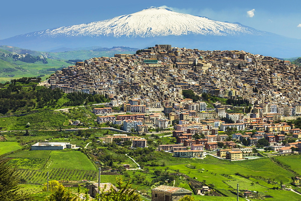 Hill town with backdrop of snowy volcano Mount Etna, Gangi, Palermo Province, Sicily, Italy, Mediterranean, Europe