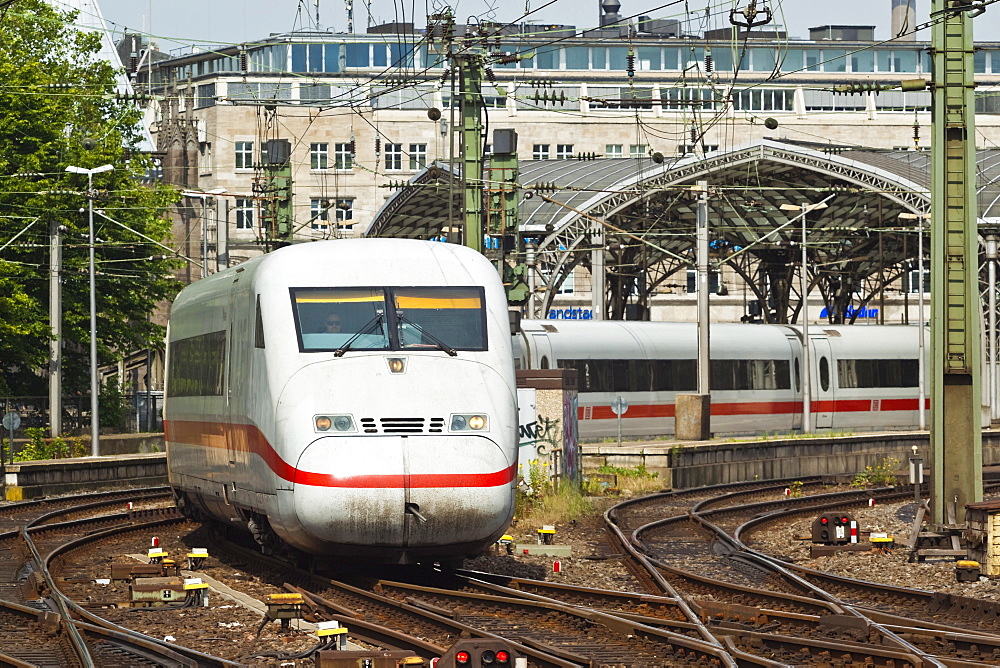 Intercity-Express ICE electric train leaving the central Hauptbanhof (railway station), Cologne, North Rhine-Westphalia, Germany, Europe