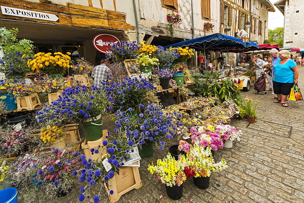 Flower stall in Place Gambetta on popular market day at this south west historic bastide town, Eymet, Bergerac, Dordogne, France, Europe